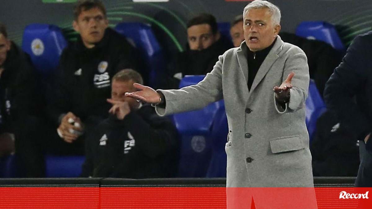 «Mourinho fala de outros para desviar atenções de maus resultados e outros episódios na própria casa»